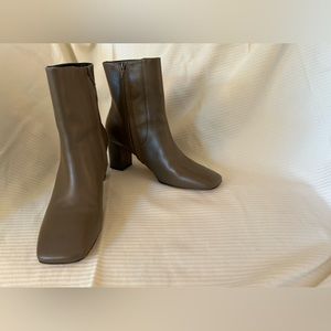 Club Monaco square toed boot taupe